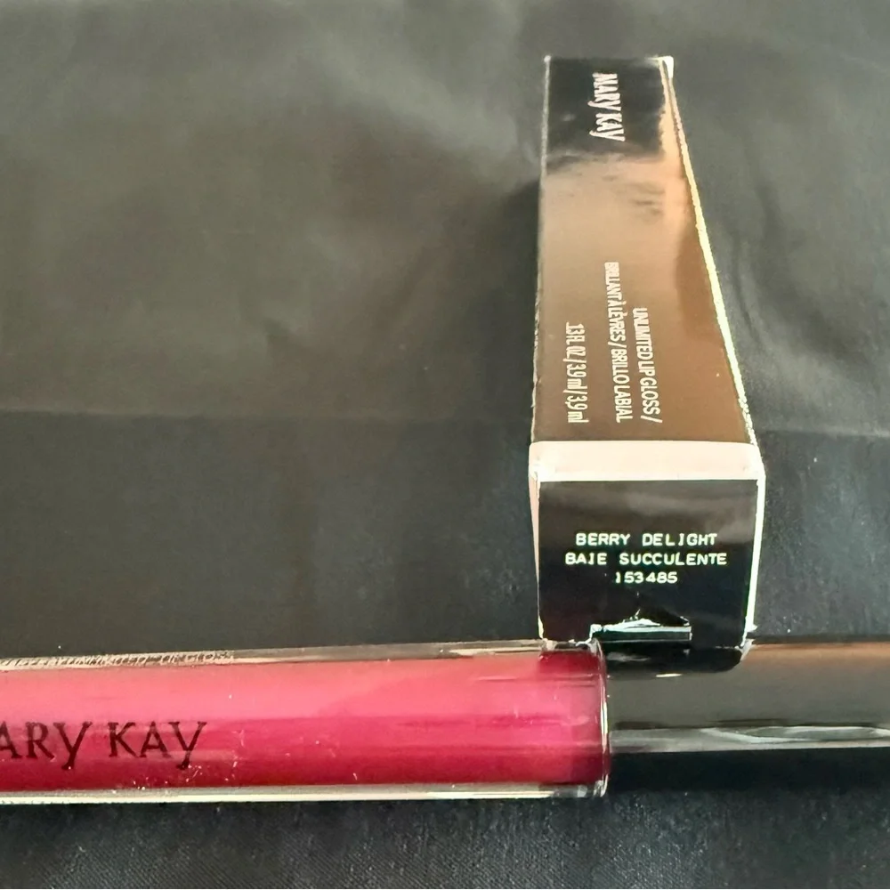 Mary Kay Unlimited Lip Gloss Berry Delight New in Box